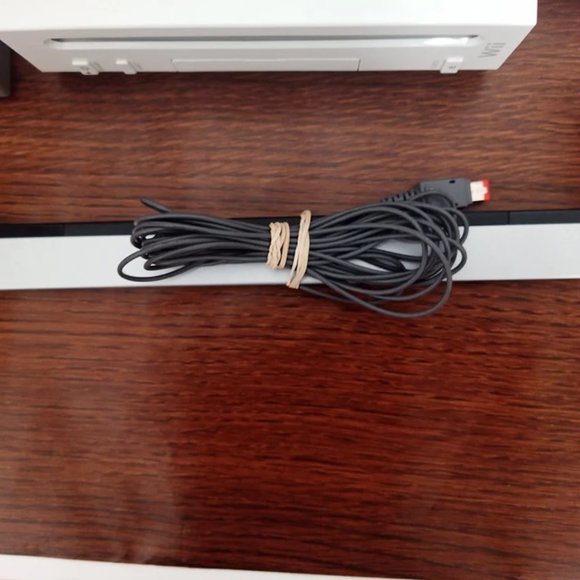 Nintendo Wii Console Complete System Bundle With 4 Controllers & 4 Nunchuck - Picture 6 of 7